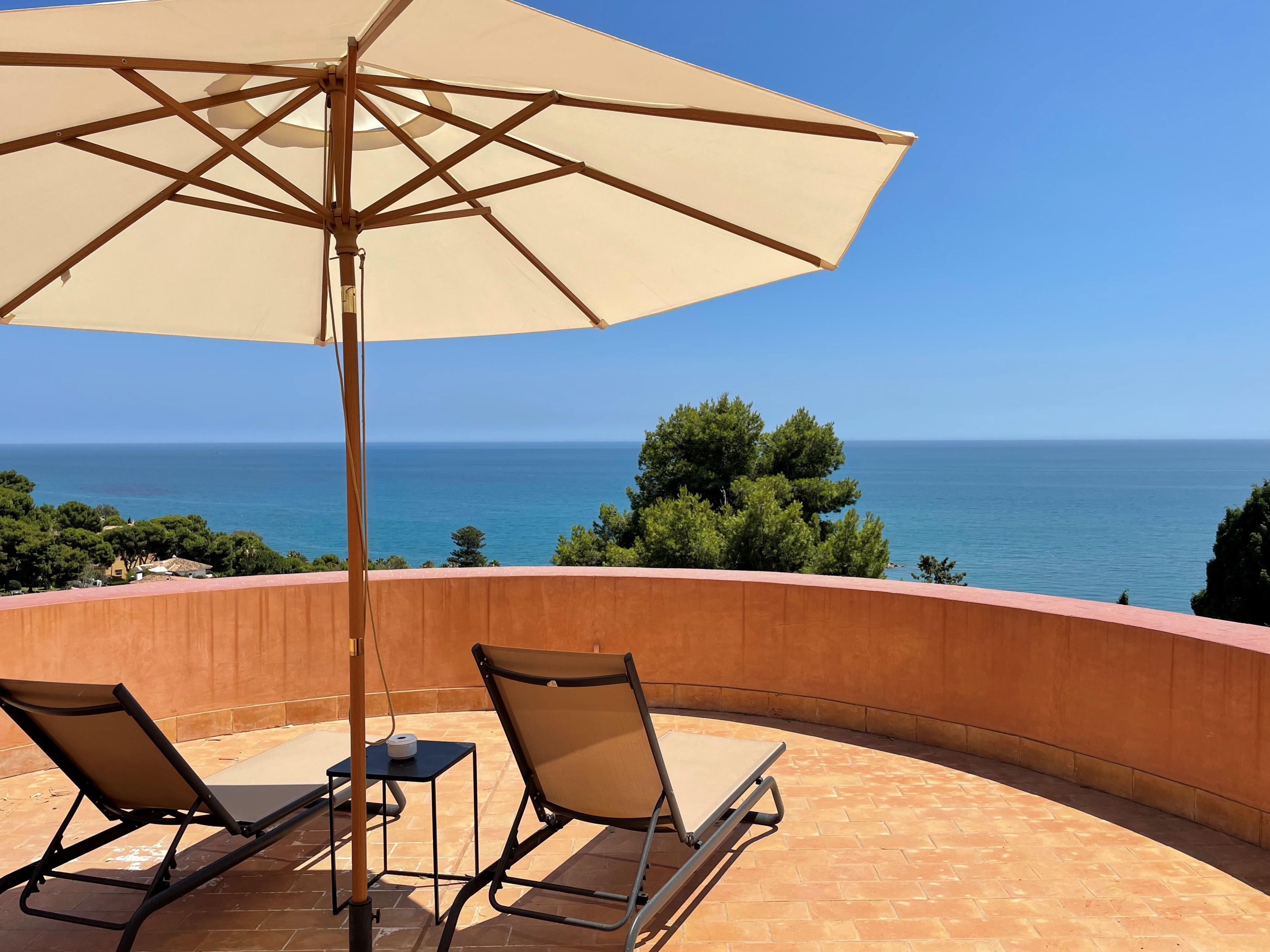 Soho Boutique Castillo De Santa Catalina - Adults Recommended Malaga Ngoại thất bức ảnh A patio umbrella