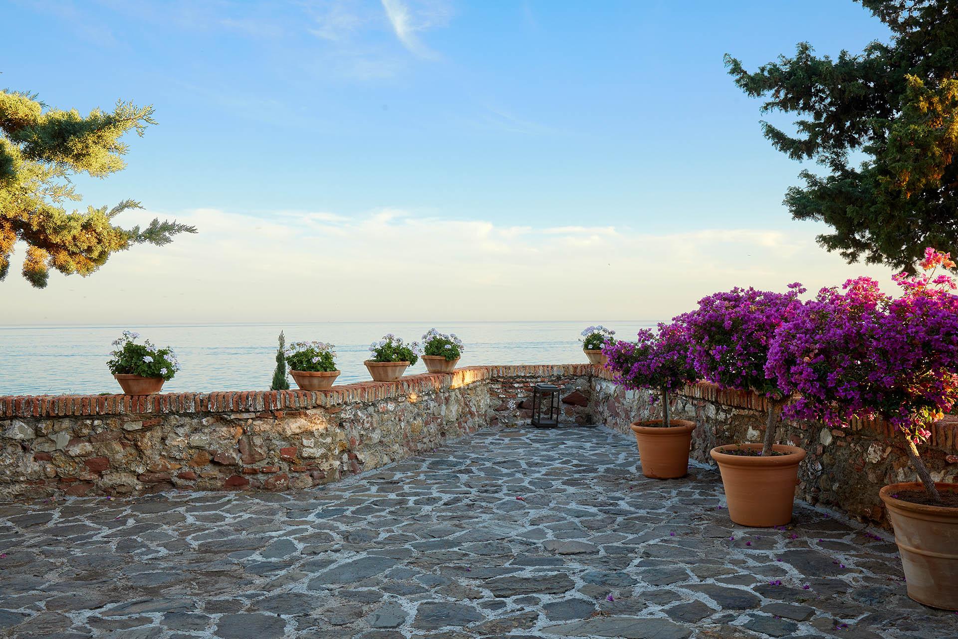 Soho Boutique Castillo De Santa Catalina - Adults Recommended Malaga Ngoại thất bức ảnh View of the sea from the monastery
