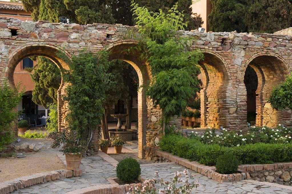Soho Boutique Castillo De Santa Catalina - Adults Recommended Malaga Ngoại thất bức ảnh The Roman arches of the Cloister of the Kings